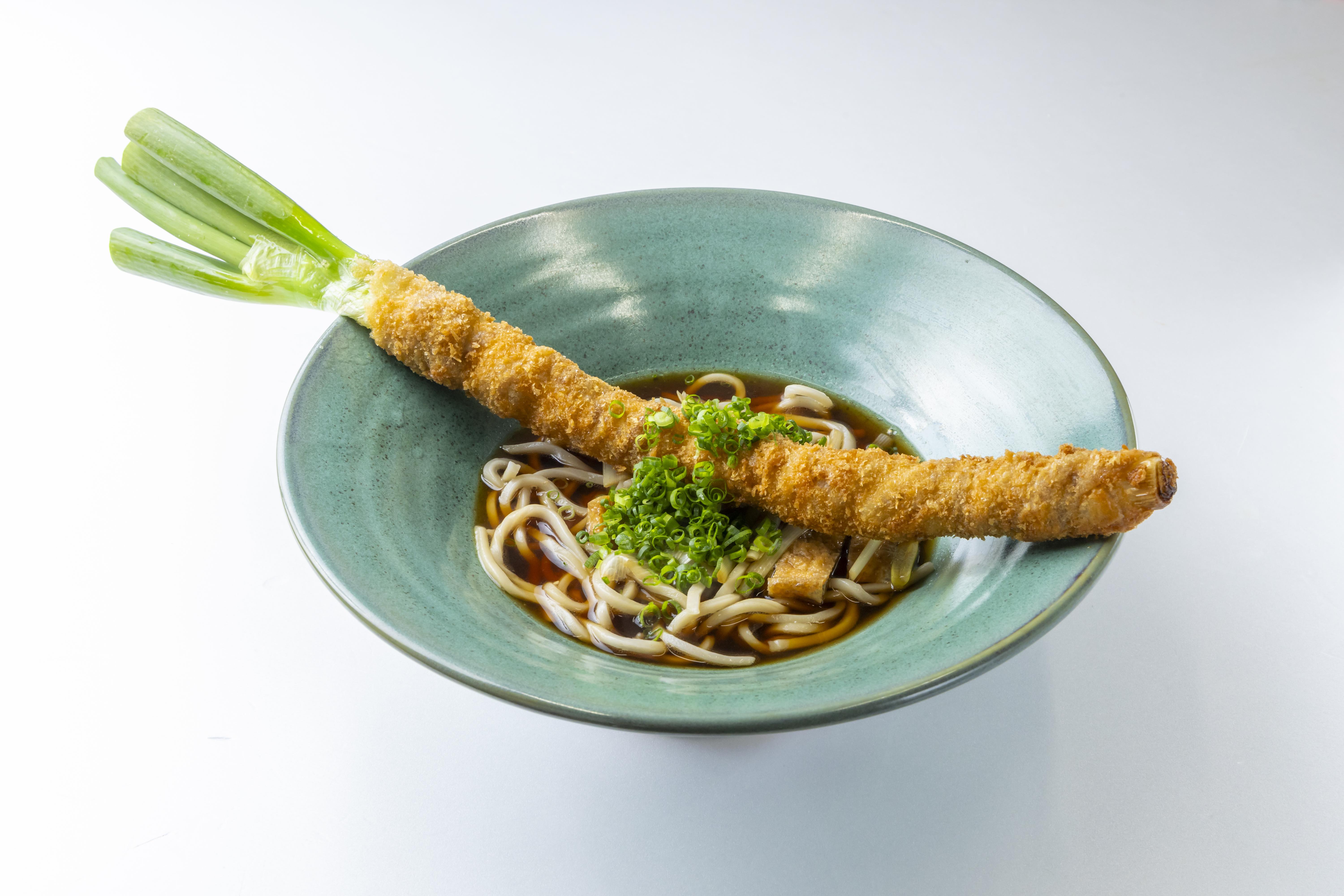 「ネギまるごと1本肉巻きうどん」1,111円